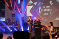 20190614_President Moon Jae-in addressed crowd after match between haengbok in blue shirt on left side and snooty